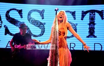 ঢাকা মাতালেন জস স্টোন