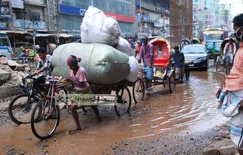 নির্মাণাধীন ফ্লাইওভার এলাকায় জনদুর্ভোগ