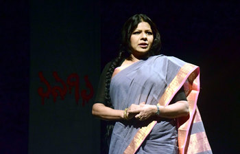 মঞ্চে শিরিন বকুল