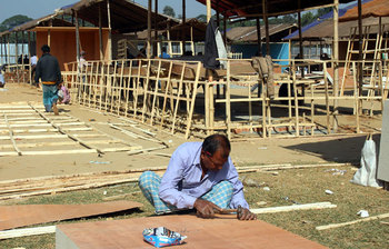 দুয়ারে কড়া নাড়ছে বইমেলা