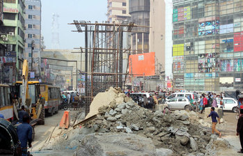 বছরব্যাপি নির্মাণ