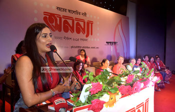 অনন্যা শীর্ষ দশ সম্মাননায় ভূষিত অপর্ণা