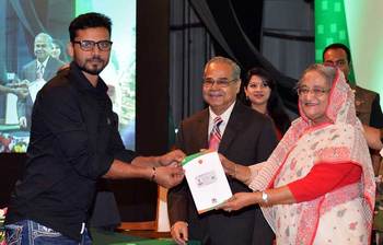 ক্রিকেটাররা পেলেন স্মার্টকার্ড