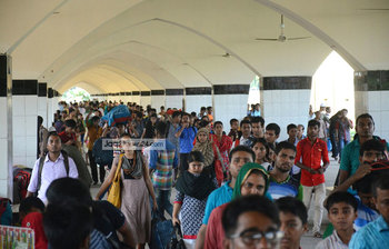 ঈদের ছুটি শেষে রাজধানীমুখী জনস্রোত