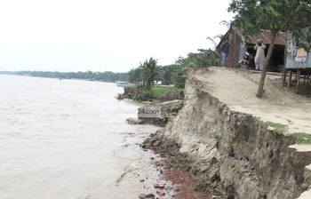 শুরু হয়েছে পদ্মার ভাঙন