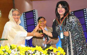 জমকালো আয়োজনে চলচ্চিত্র পুরস্কার প্রদান