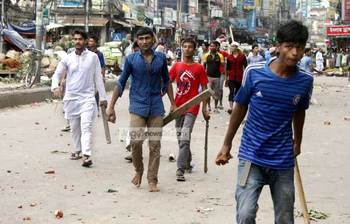 গুলিস্তানে উচ্ছেদ অভিযানে হকার-ব্যবসায়ী সংঘর্ষ