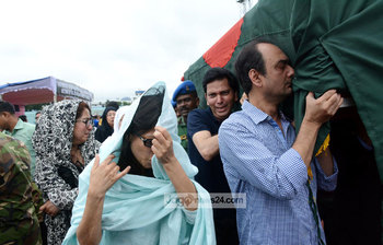 গুলশানে জঙ্গি হামলায় নিহতদের জাতির শ্রদ্ধা