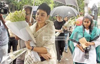 গুলশানে সন্ত্রাসী হামলায় নিহতদের স্মরণে ফুলেল শ্রদ্ধা