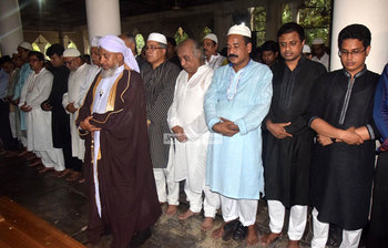 ঢাবির কেন্দ্রীয় মসজিদে সৈয়দ হকের জানাজা