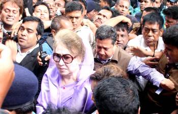 আদালতে খালেদা জিয়া