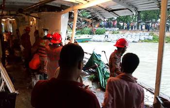 ঈদ আনন্দে বিষাদের ছায়া : বরিশালে লঞ্চ-স্টিমার দুর্ঘটনা