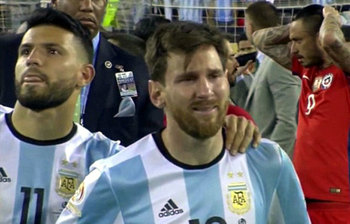 মেসির ফুটবল থেকে অবসরের ঘোষণা