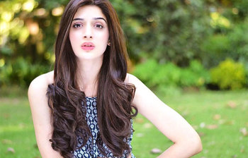 পাকিস্তানী সুন্দরী মডেল অভিনেত্রী মাওরা