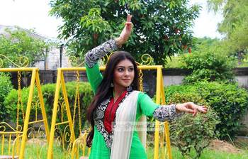 নাচের মেয়ে মিম