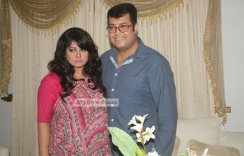 মৌসুমী-সানি ক্যামেরাবন্দি