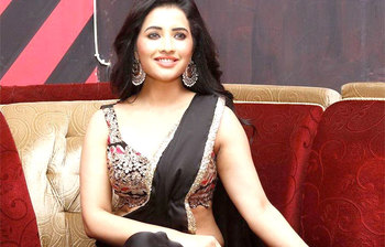 স্বপ্নে বিভোর নীর অরোরা