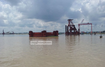 এগিয়ে চলছে পদ্মা সেতুর নির্মাণ কাজ