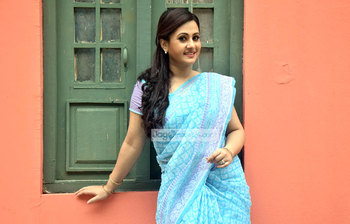 আপন আলোয় পূর্ণিমা