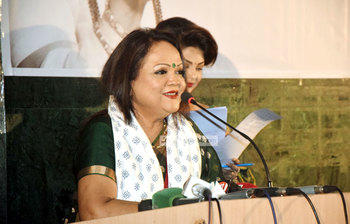 অভিভূত সাবিনা ইয়াসমিন