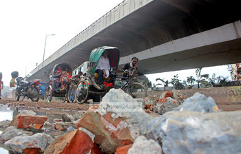 যাত্রাবাড়ী এলাকার রাস্তার বেহাল দশা