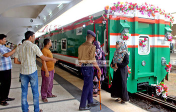 যাত্রী সেবায় নতুন ট্রেন