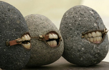 বিশ্বের তাক লাগানো অদ্ভুত ১০ ভাস্কর্য