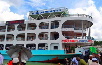 দেশের প্রথম লিফটযুক্ত বিলাস বহুল লঞ্চ