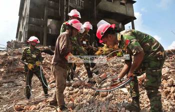 টঙ্গীর টাম্পাকো ফয়েলস কারখানার উদ্ধার কাজ