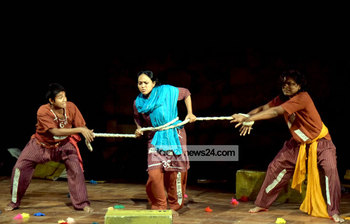 ট্রাজেডি পলাশবাড়ি নাটকের মঞ্চায়ন