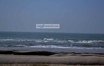 কক্সবাজার সৈকতে একদিন