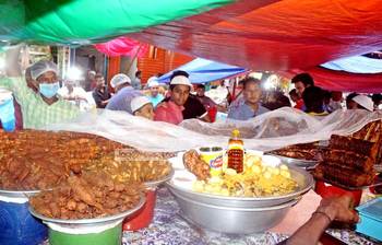 পুরাতন ঢাকার চকবাজারের ইফতারি