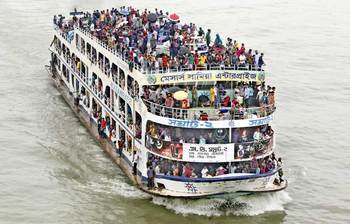 নাড়ির টানে বাড়ি ছুটছে মানুষ