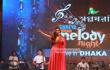 সুুর সাগরে ভাসালেন শ্রেয়া