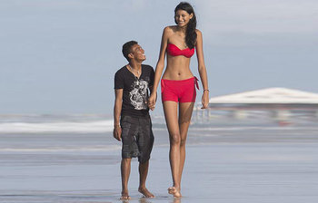 সবচেয়ে লম্বা ১০ নারী