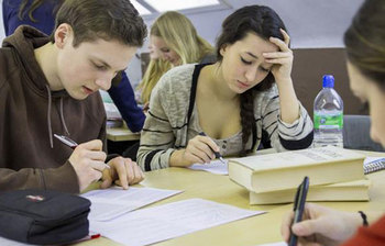 পড়াশোনায় মনোযোগ বাড়ানোর ৭ উপায়