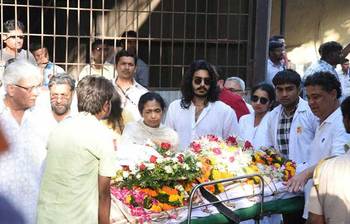 স্মৃতির পাতায় বলিউডের বিনোদ খান্না