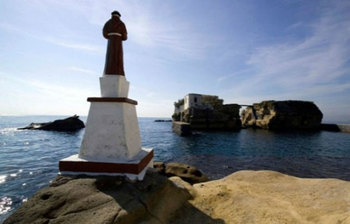 যে অভিশপ্ত দ্বীপে গেলে নিশ্চিত মৃত্যু ঘটে