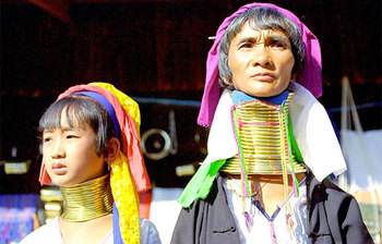 অদ্ভুত আকৃতির নারীরা