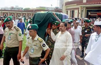 চোখের জলে সাহসী বীর আজাদের বিদায়