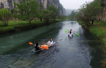 কাচের নৌকায় ভ্রমণ!