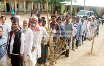 কুসিক নির্বাচনে ভোট গ্রহণ চলছে