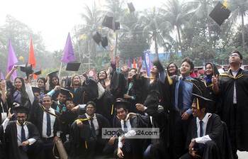 ঢাকা বিশ্ববিদ্যালয়ের সমাবর্তনে প্রাণের উচ্ছ্বাস