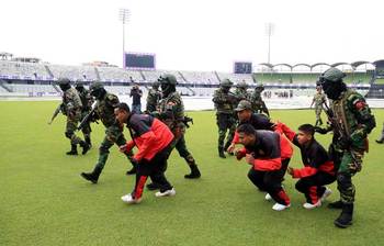শেরেবাংলা স্টেডিয়ামে সেনাবাহিনীর বিশেষ মহড়া