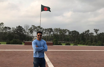 অন্যরূপে দেবের ঢাকা সফর