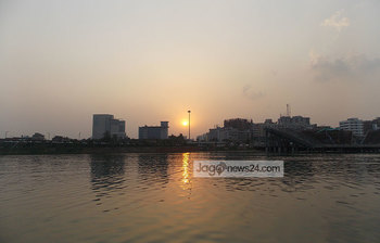 হাতিরঝিলে সন্ধ্যা নামার অপরূপ সৌন্দর্য