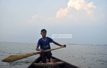 হাওর যেন এক অচেনা অথৈ সাগর!