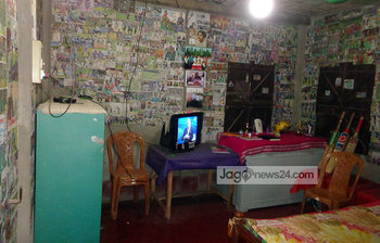 খুুদে ক্রিকেট ভক্ত হিমেল