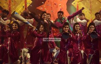 নায়কদের আসরে মাহি-বাপ্পীর নৃত্য