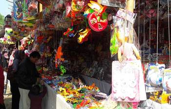 গাজীপুরের বকুল তলায় গ্রামীণ মেলা